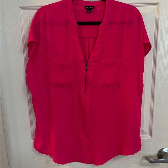 Torrid neon pink/hot pink short sleeve blouse half zip chiffon size 0X - Picture 2 of 5